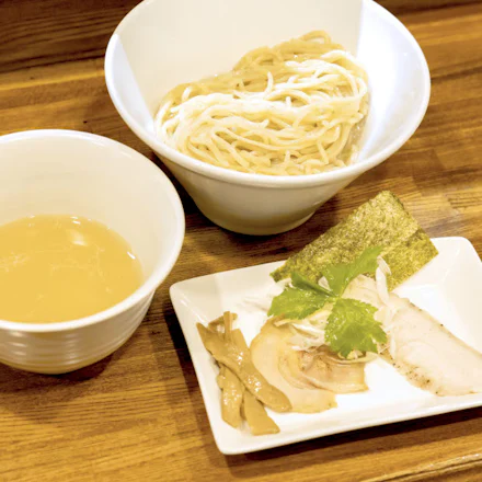 【三浦海岸】海への敬意から生まれた「中華そば あら井」の“自然派”つけそば